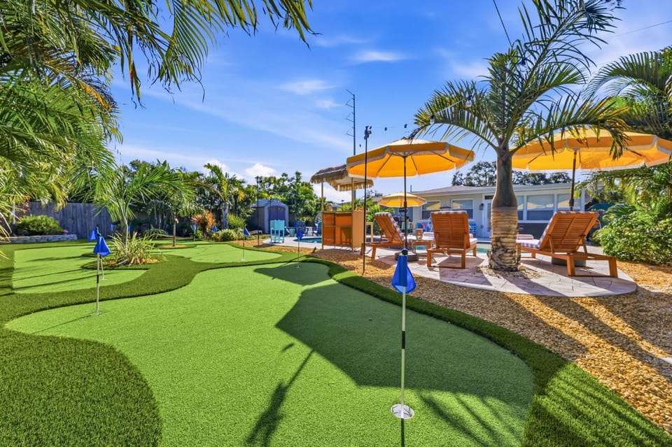 Resort Style Backyard Pool Hot Tub Games House in Bay Pines