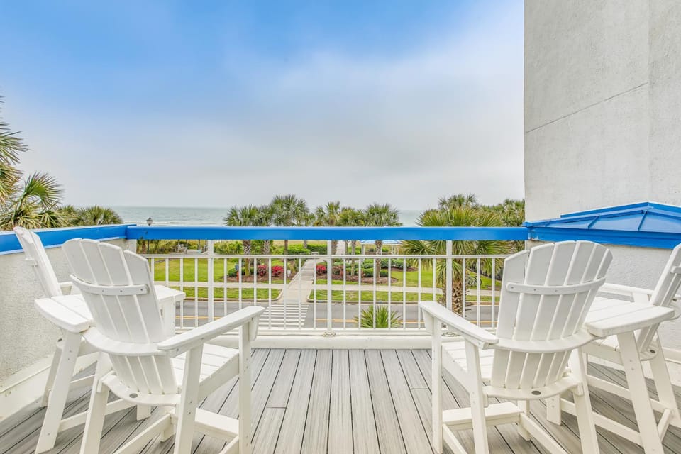 Steps to Shore: Golden Mile Myrtle Beach Condo! House in Myrtle Beach