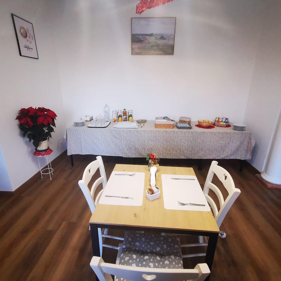 Dining area, Food, Breakfast