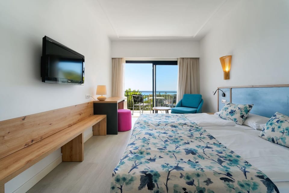 Bed, Bedroom, Sea view