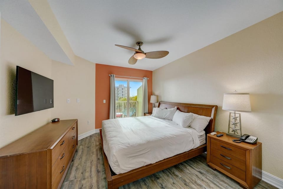 Clean, Updated & Steps to the Beach Apartment hotel in Treasure Island