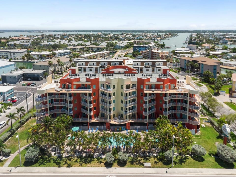 Clean, Updated & Steps to the Beach Apartment hotel in Treasure Island