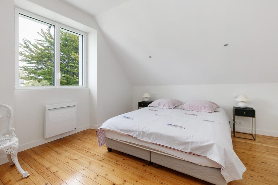 Property building, Living room, Bedroom