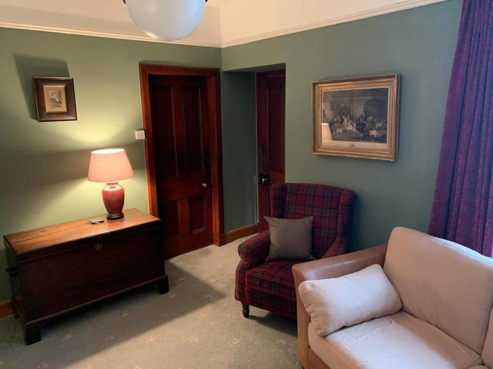 Communal lounge/ TV room
