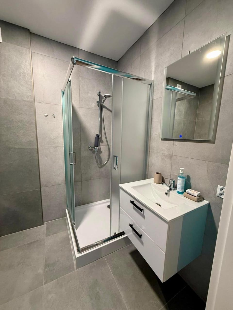 Shower, Bathroom, towels