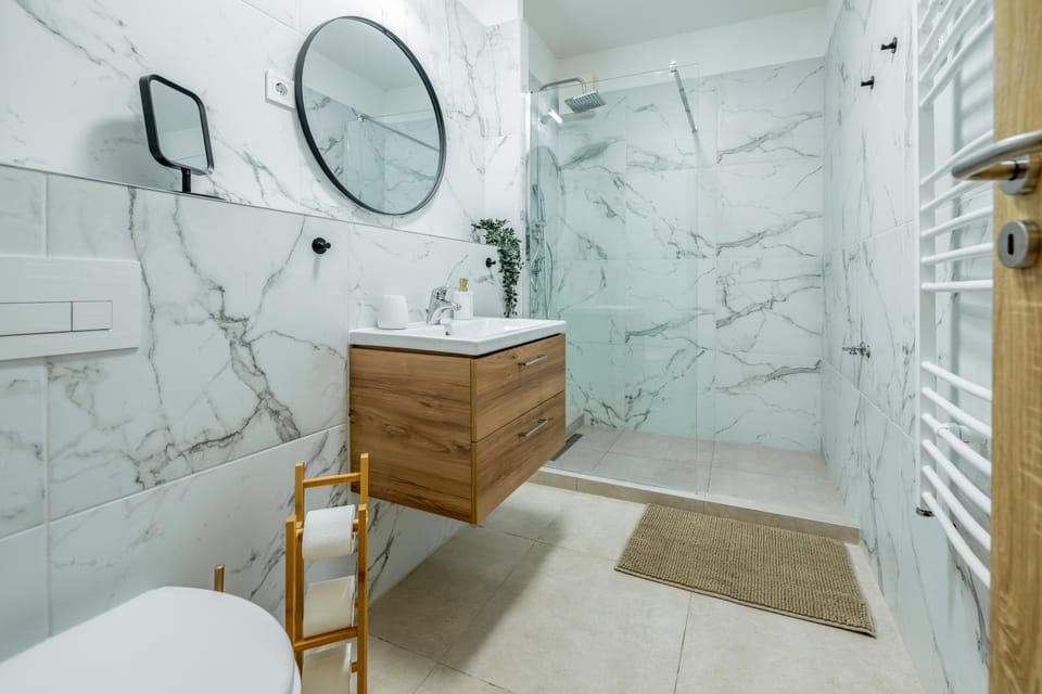 Shower, Toilet, Bathroom