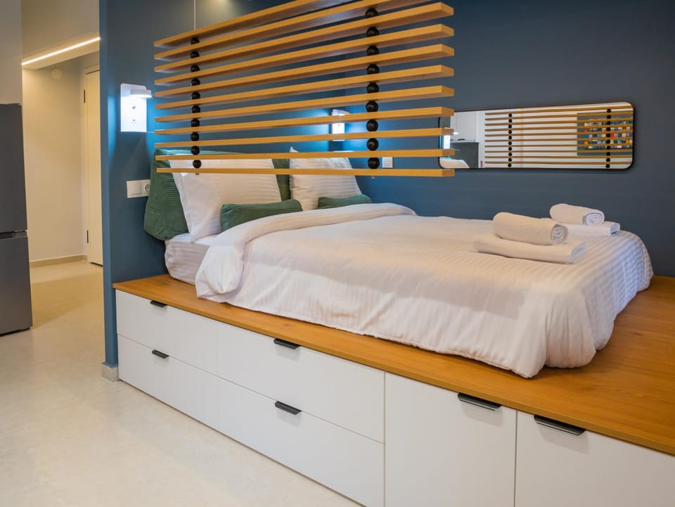 Bed, Photo of the whole room, Bedroom, towels