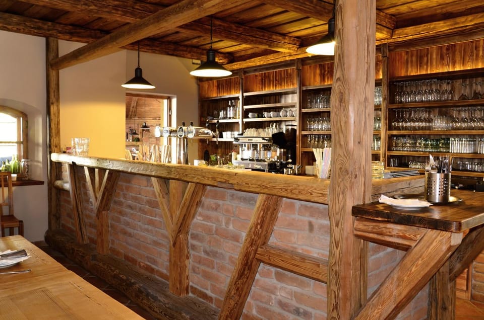 Lounge or bar, Drinks, Alcoholic drinks