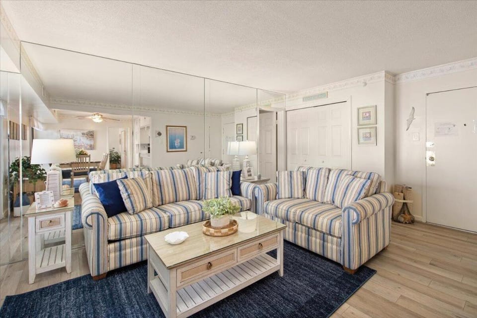 Lovely 2 Bedroom 9400 Condo with Side Ocean View & Outdoor Pool! House in Ocean City