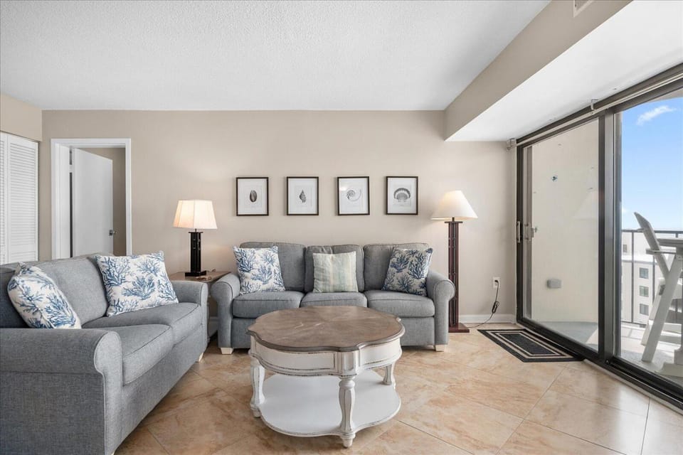 2 Bedroom Ocean Front Condo With Outdoor Pool! House in Ocean City