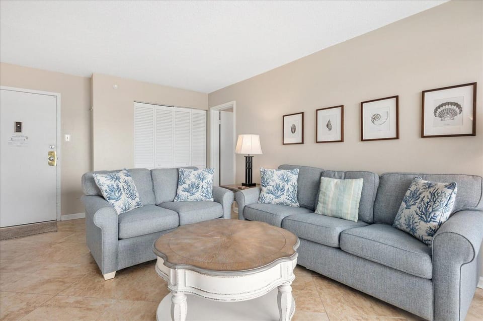 2 Bedroom Ocean Front Condo With Outdoor Pool! House in Ocean City