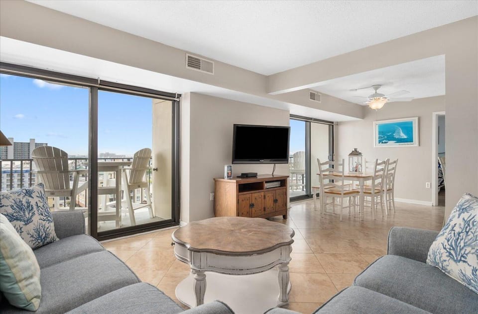 2 Bedroom Ocean Front Condo With Outdoor Pool! House in Ocean City