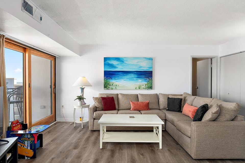 2 Bedroom Ocean View Condo with Outdoor Pool! House in Ocean City