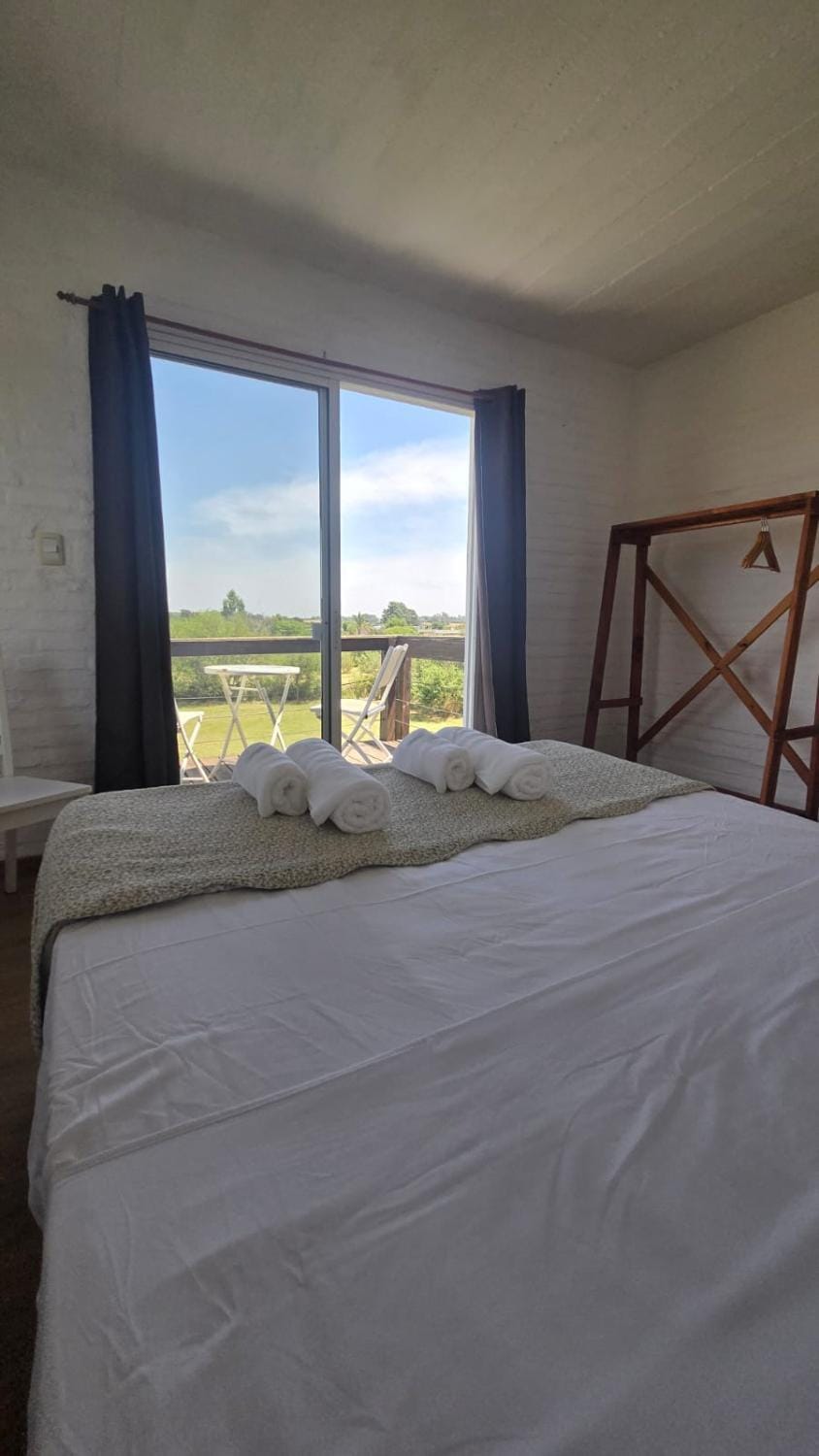 Casa cerca del centro con estufa a leña, parrilla vista al río House in Uruguay