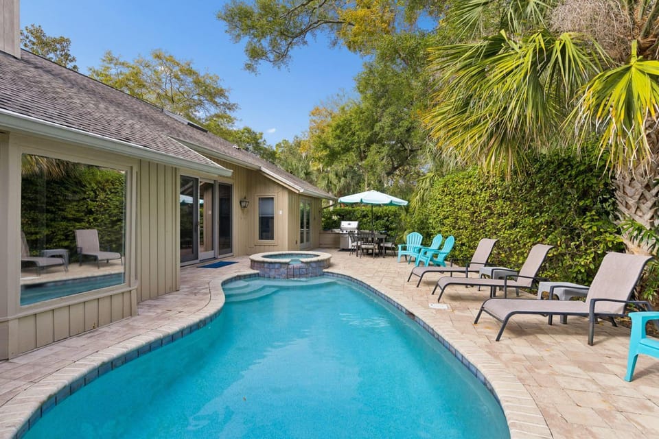 Pool view, Swimming pool, sunbed