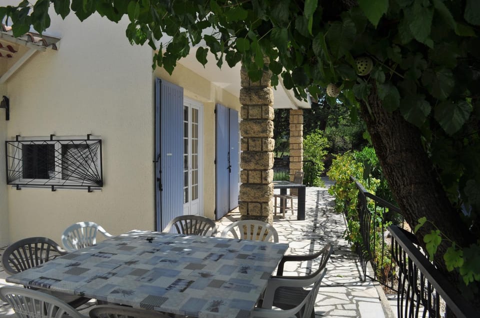 Patio, Dining area