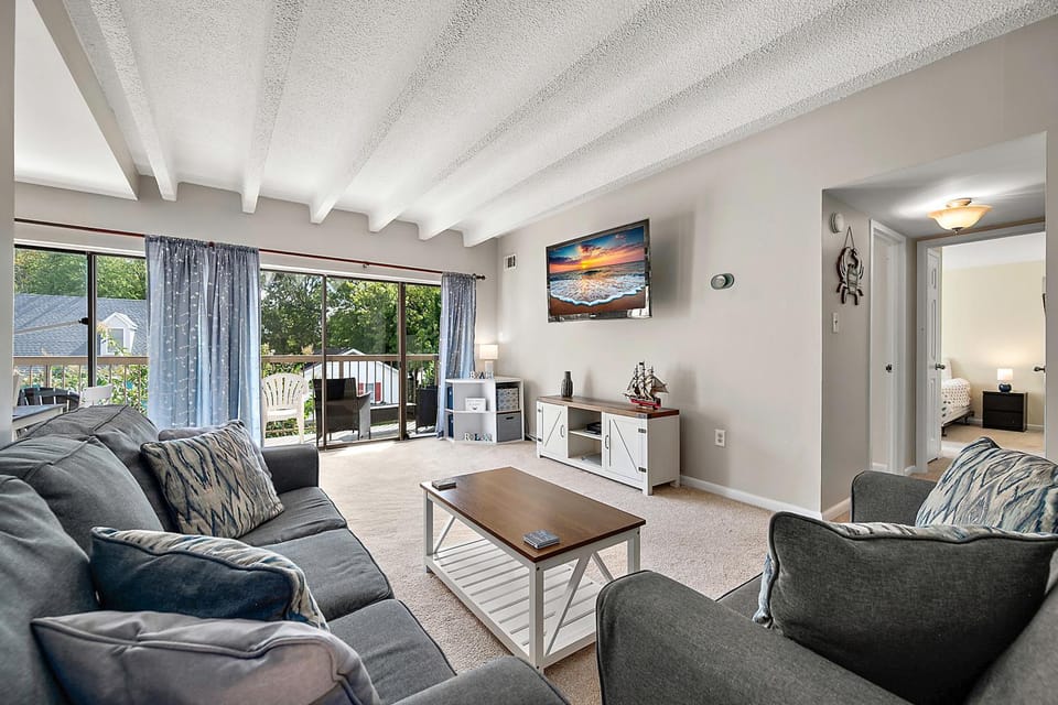 Uptown Ocean City 2BR Condo With Pool! House in Ocean City