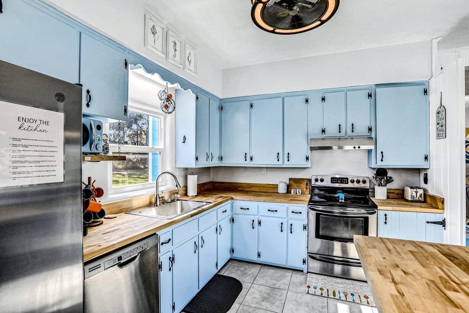 Kitchen or kitchenette, kitchen