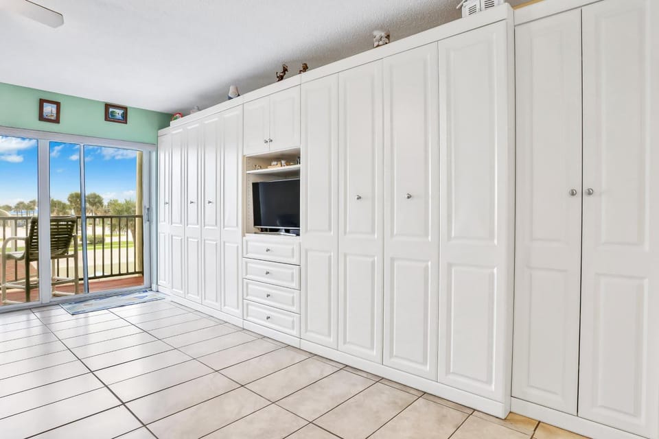 Kitchen or kitchenette, kitchen