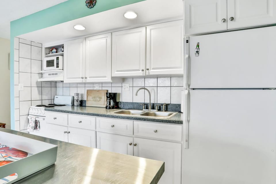 Kitchen or kitchenette, kitchen
