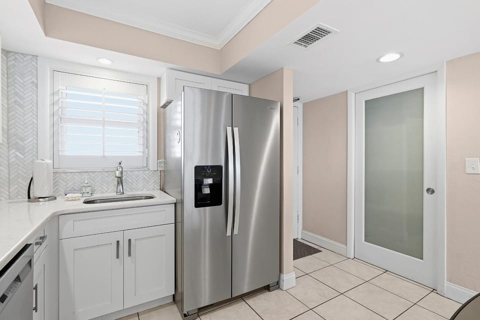 Kitchen or kitchenette, kitchen