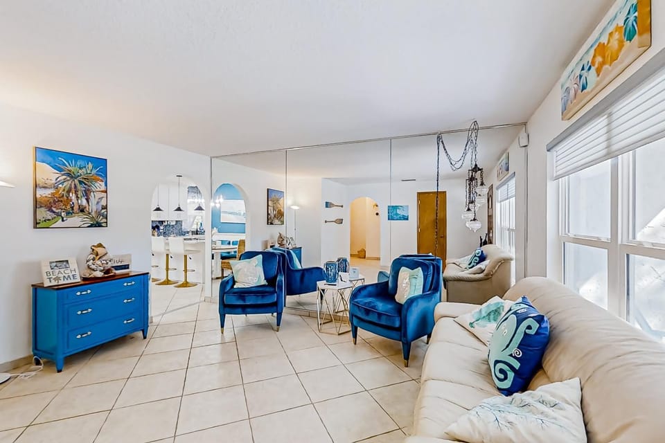 Living room, Seating area