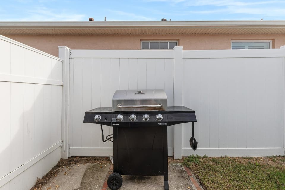 Kitchen or kitchenette, kitchen