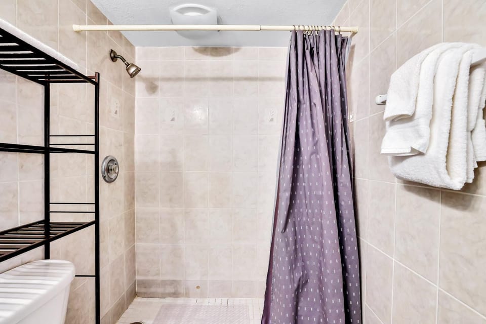 Shower, Bathroom, towels