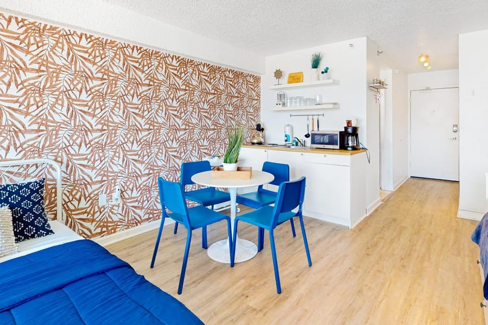 Kitchen or kitchenette, Dining area, oven, kitchen
