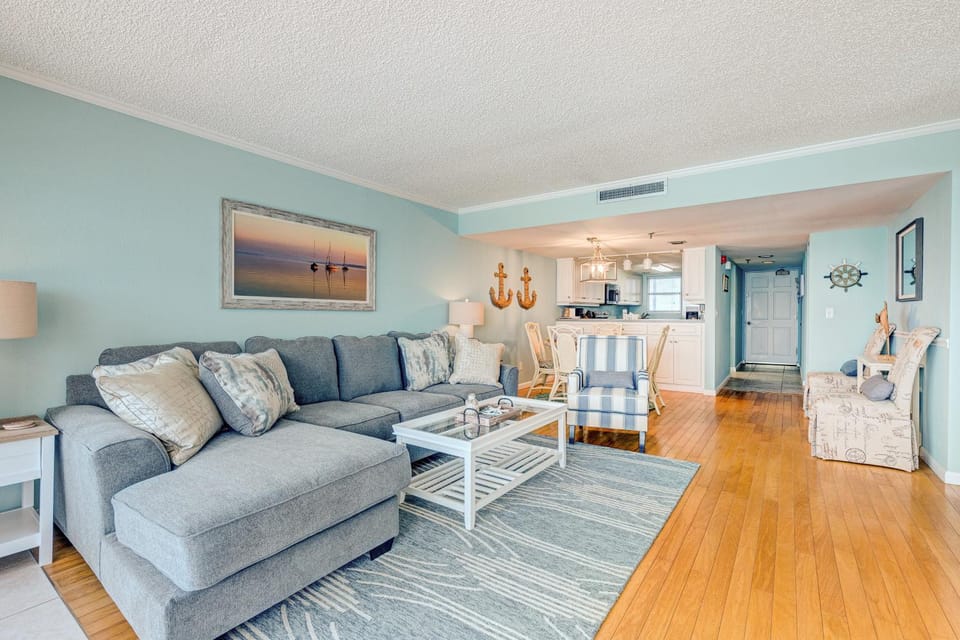 TV and multimedia, Kitchen or kitchenette, Living room, Seating area