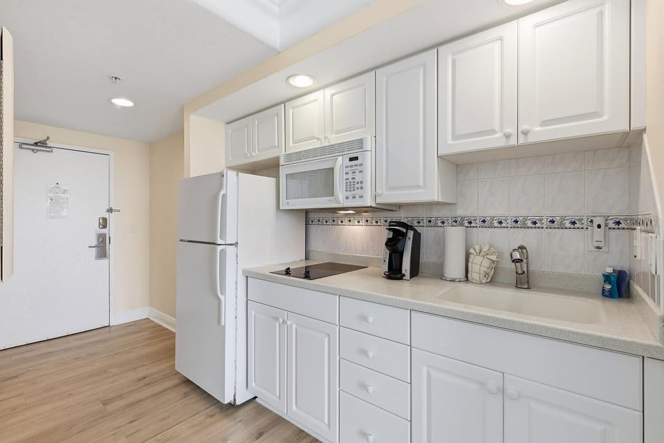 Kitchen or kitchenette, kitchen