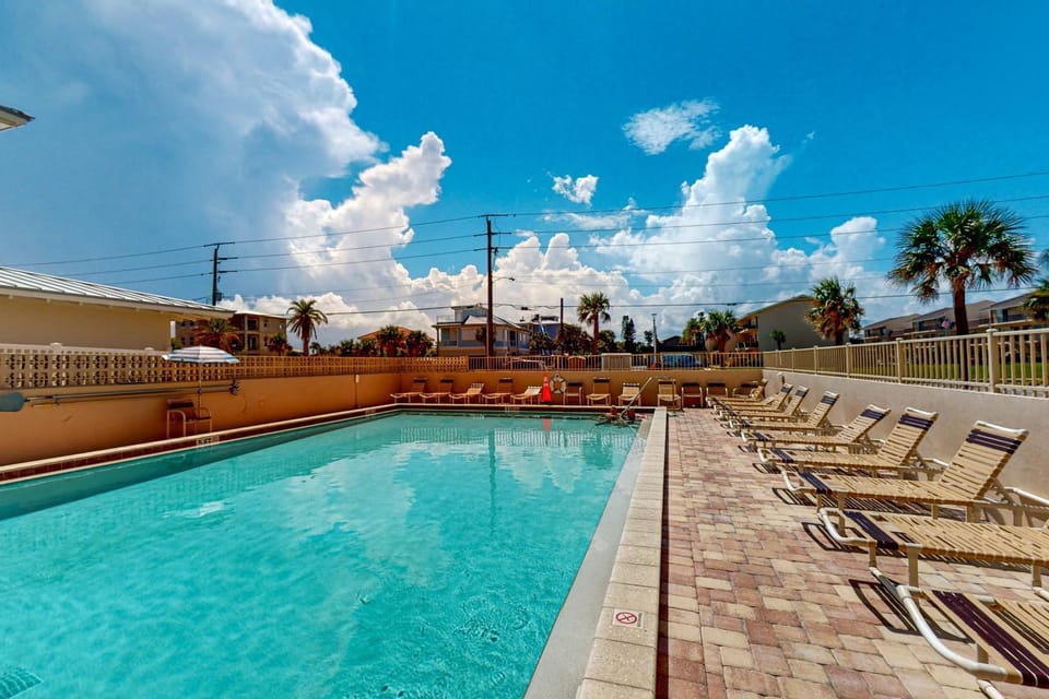 Day, Swimming pool