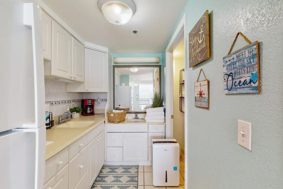 Kitchen or kitchenette, kitchen
