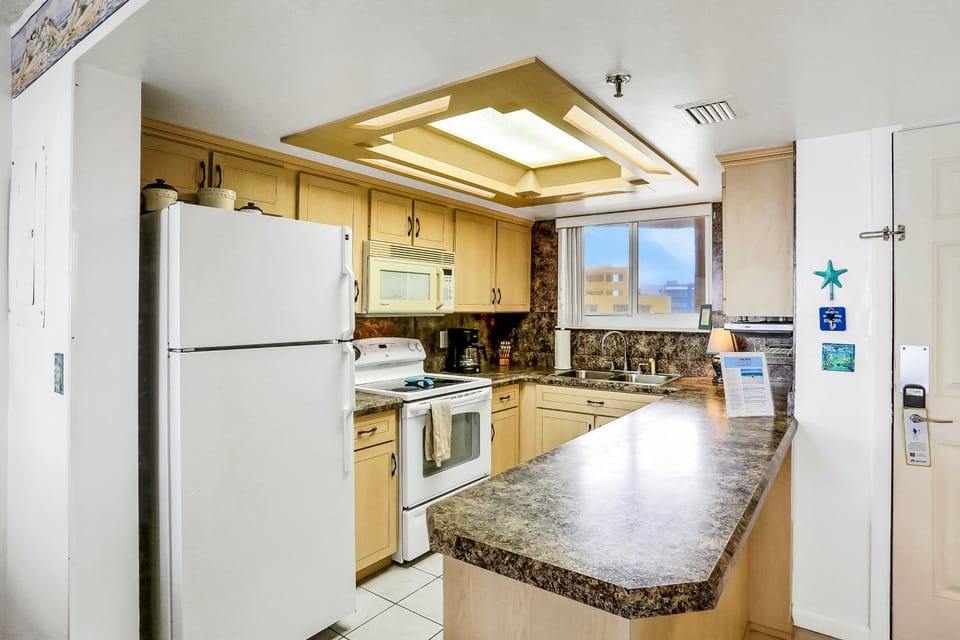 Kitchen or kitchenette, kitchen