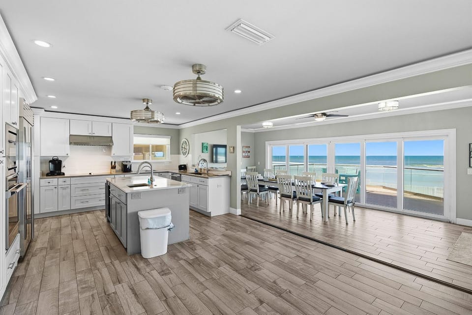 Kitchen or kitchenette, kitchen