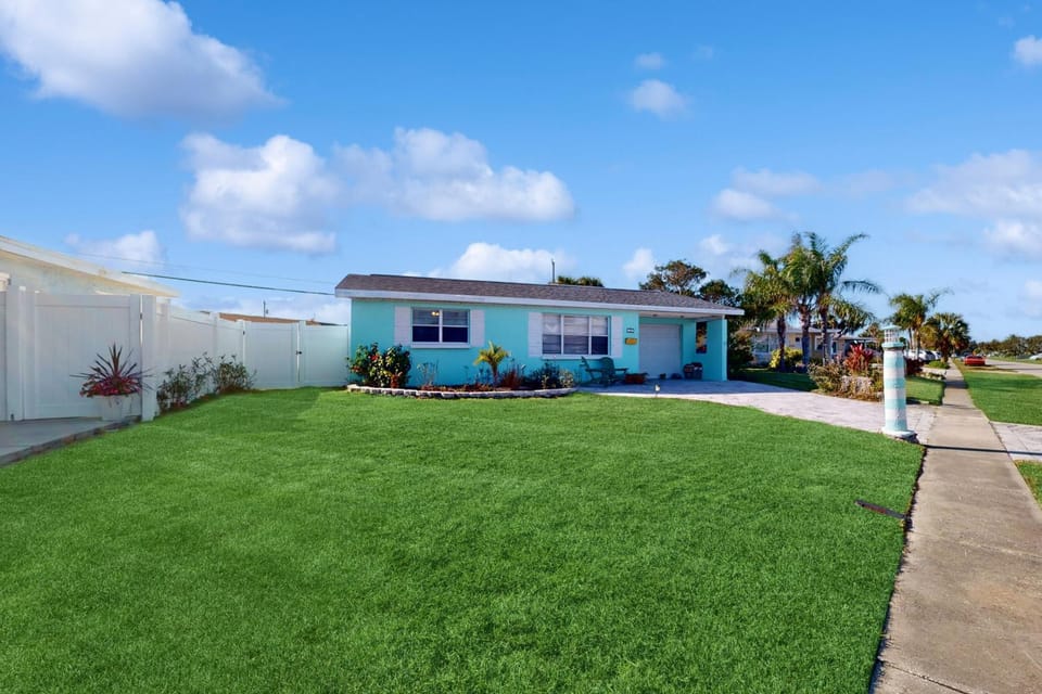 Property building, Day, Garden