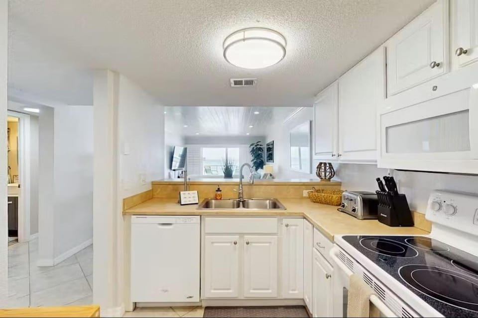 Kitchen or kitchenette, kitchen