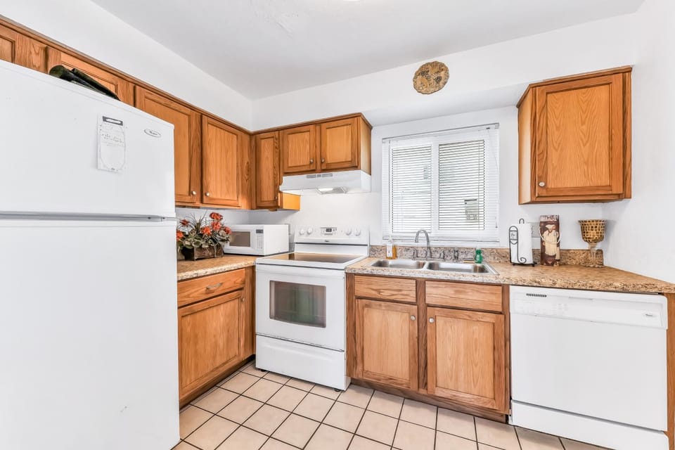Kitchen or kitchenette, kitchen