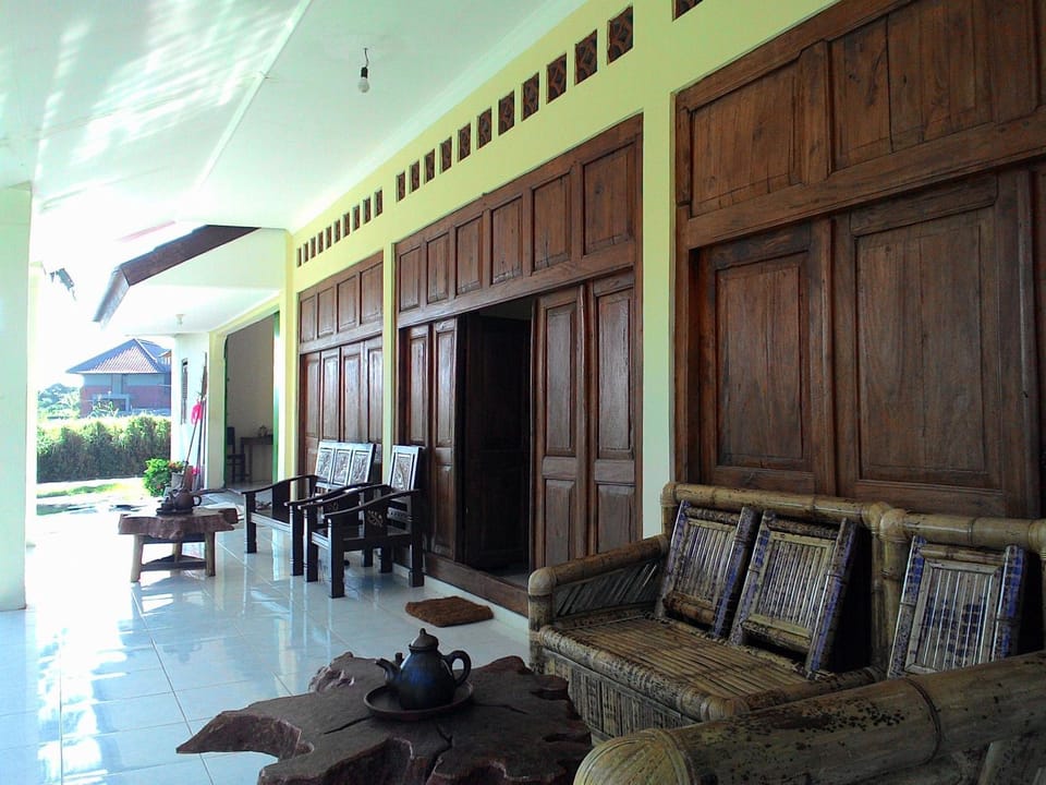 Patio, Facade/entrance, Day