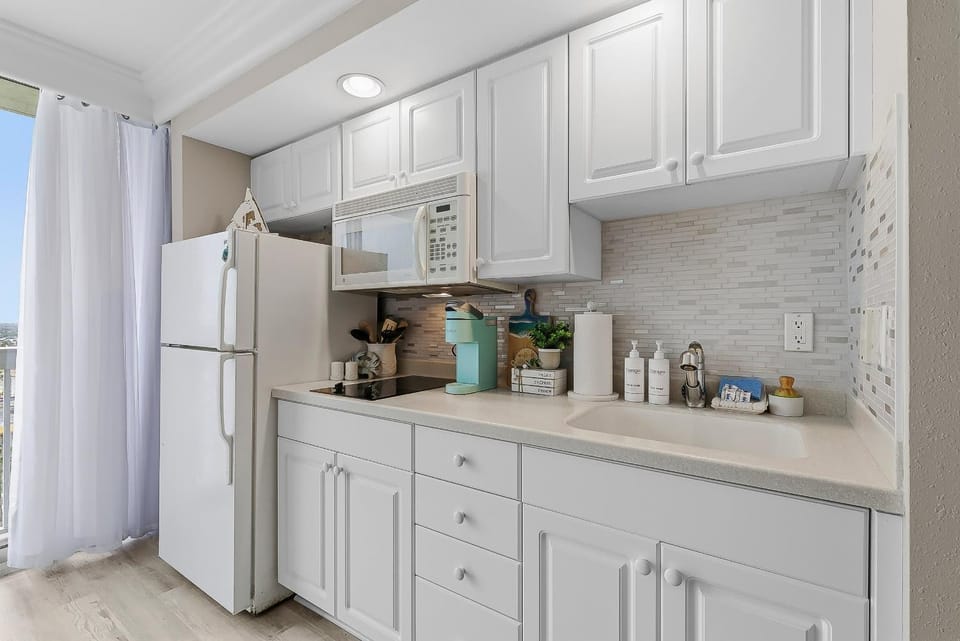 Kitchen or kitchenette, kitchen