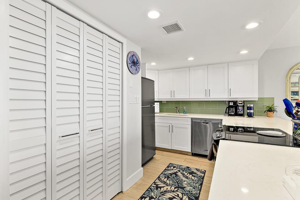 Kitchen or kitchenette, kitchen