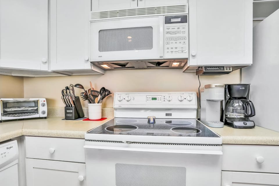 Kitchen or kitchenette, kitchen