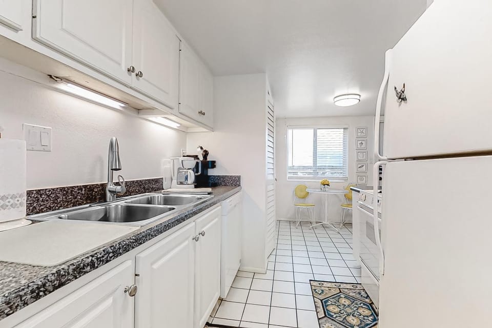 Kitchen or kitchenette, kitchen