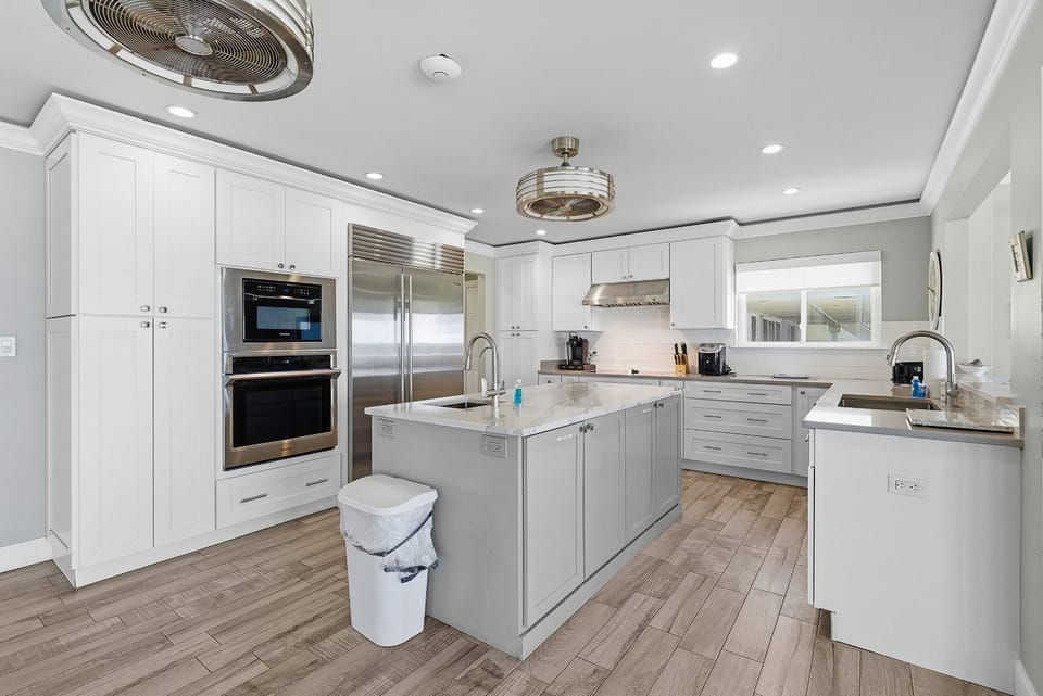 Kitchen or kitchenette, kitchen
