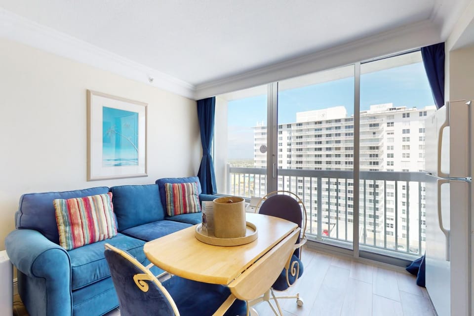 View (from property/room), Living room, Seating area, Dining area