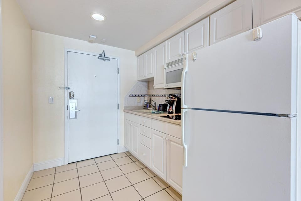 Kitchen or kitchenette, oven, toaster