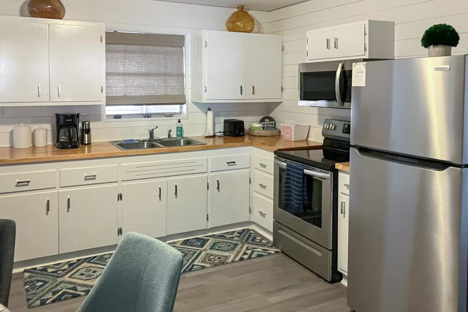 Kitchen or kitchenette, kitchen