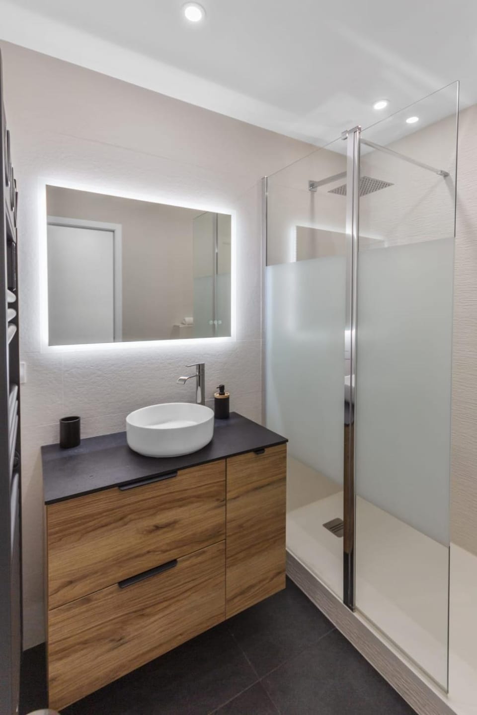 Le Pin - Peaceful - Parking - Comfort - AC Apartment in French Riviera