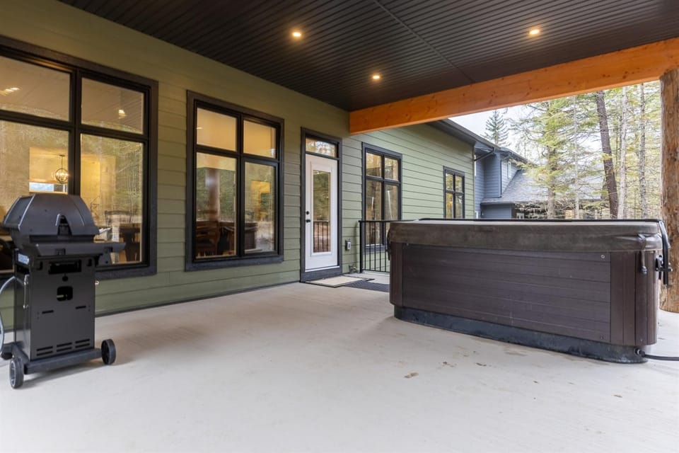 Moose Lodge by Fernie Central Reservations Chalet in British Columbia