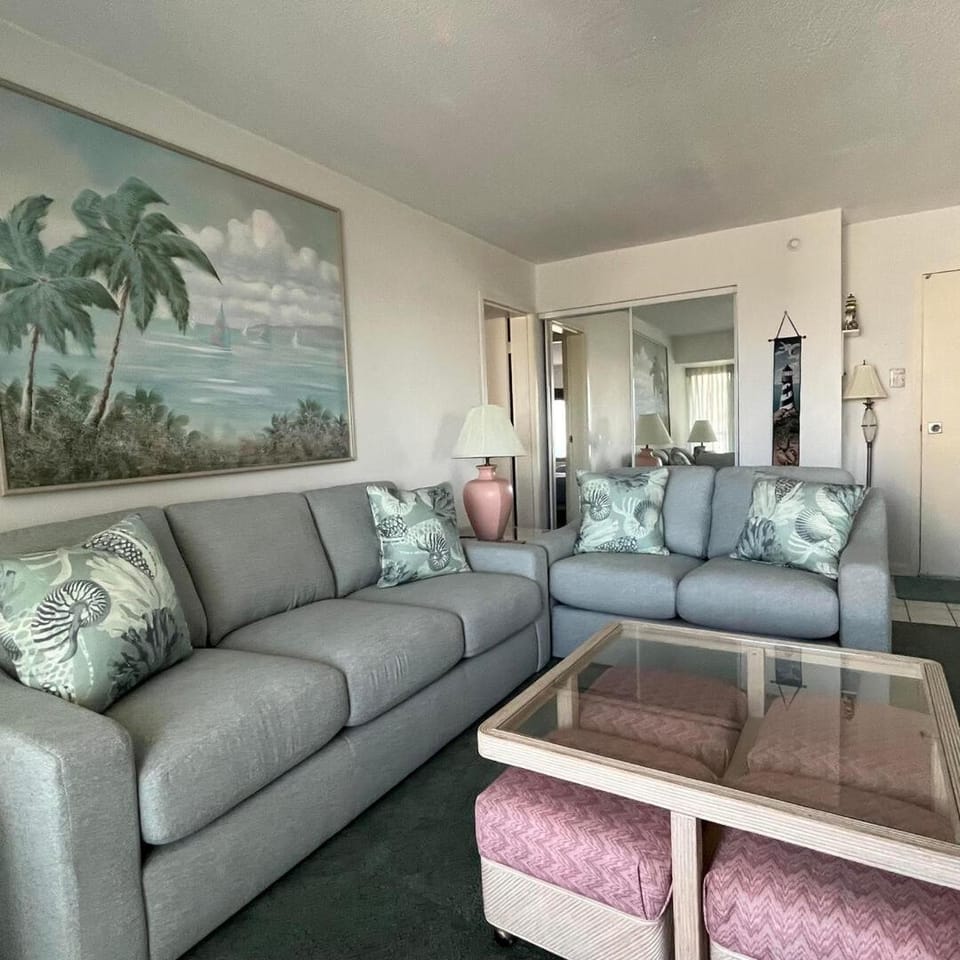 2 Bedroom 9400 Building Condo with Outdoor Pool! House in Ocean City